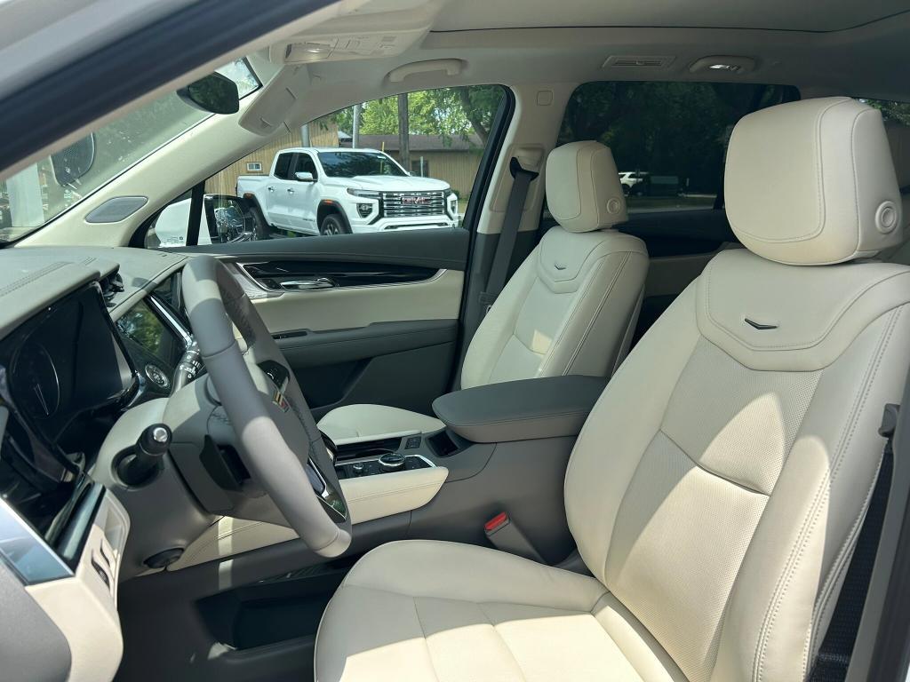 new 2025 Cadillac XT6 car, priced at $56,309