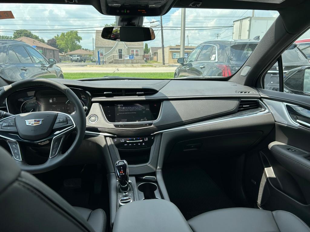 new 2025 Cadillac XT5 car, priced at $47,984