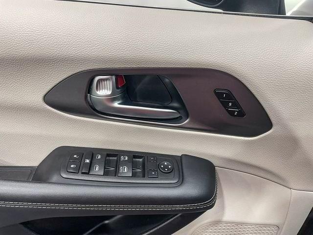 used 2023 Chrysler Pacifica car, priced at $24,352