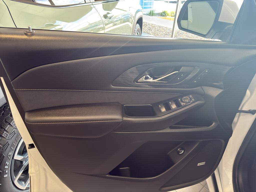 used 2023 Chevrolet Traverse car, priced at $49,590