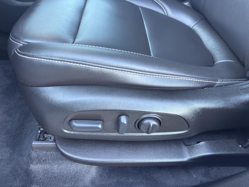 used 2023 Chevrolet Traverse car, priced at $35,990