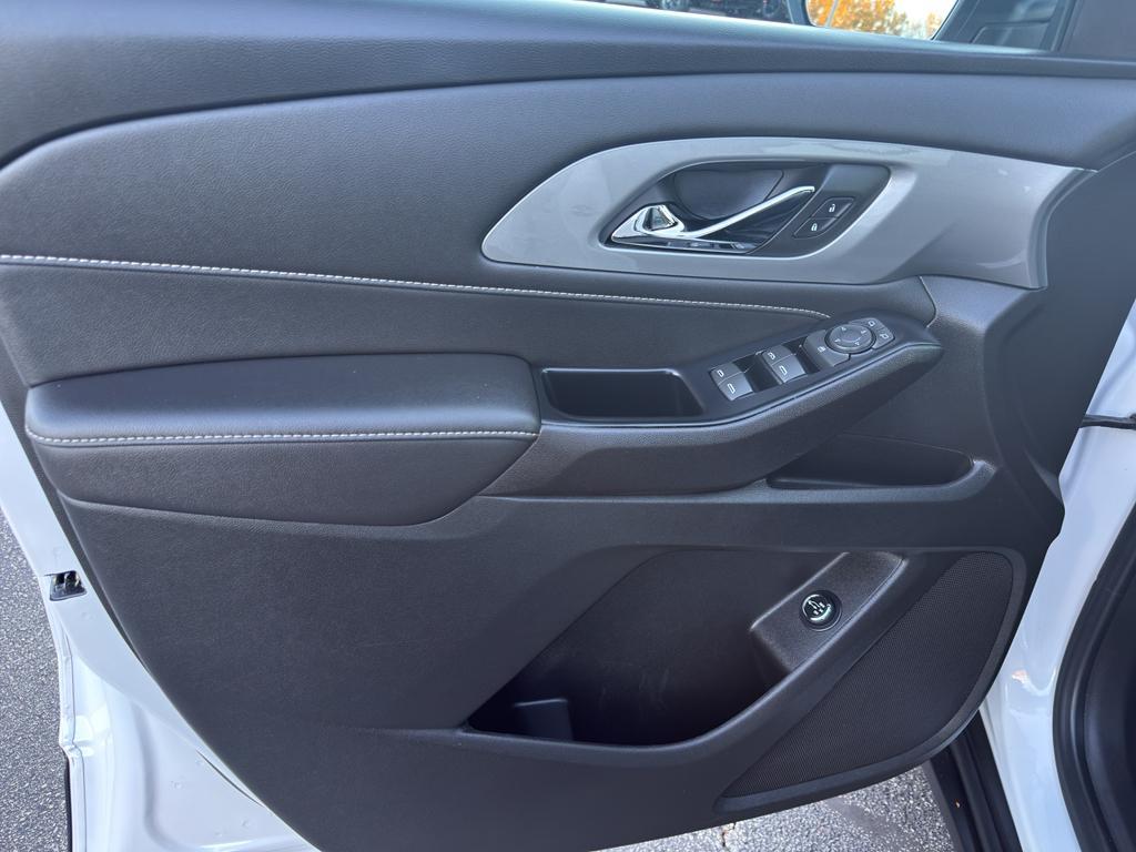 used 2023 Chevrolet Traverse car, priced at $35,990