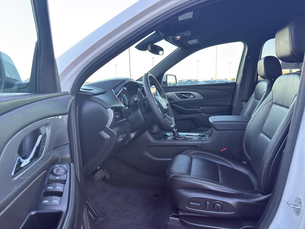 used 2023 Chevrolet Traverse car, priced at $35,990