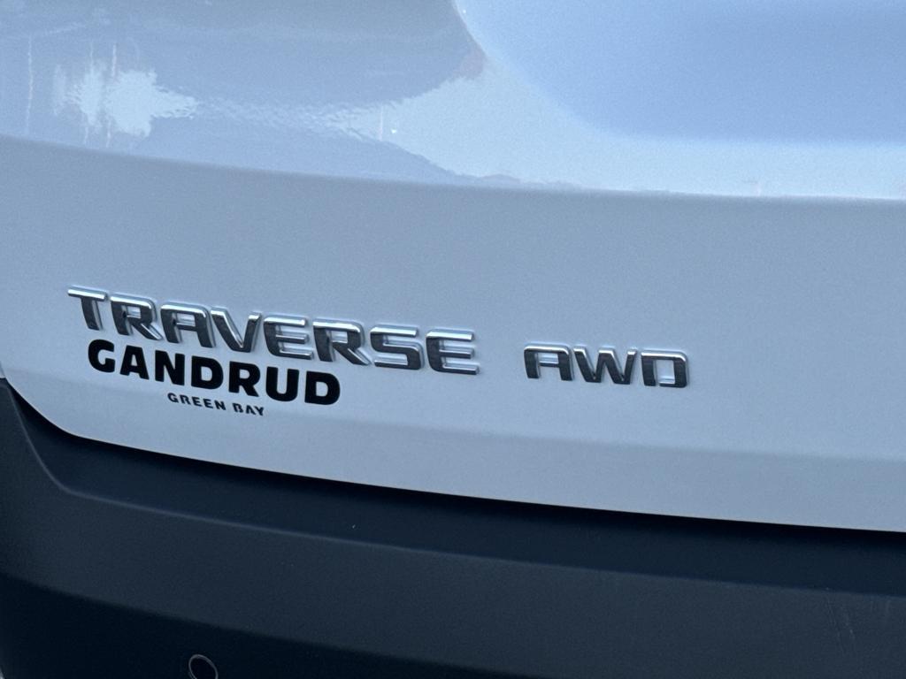 used 2023 Chevrolet Traverse car, priced at $35,990