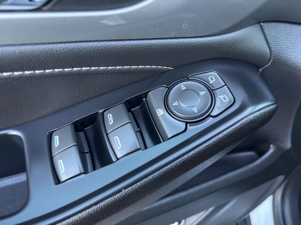 used 2023 Chevrolet Traverse car, priced at $35,990