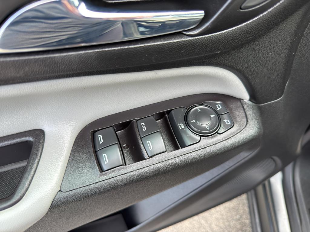 used 2021 Chevrolet Equinox car, priced at $17,790