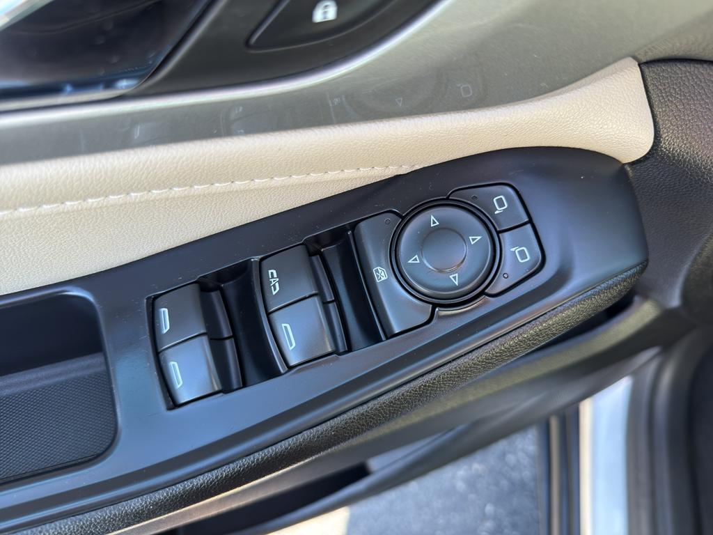 used 2022 Chevrolet Traverse car, priced at $34,990