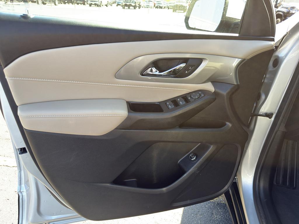 used 2022 Chevrolet Traverse car, priced at $34,990