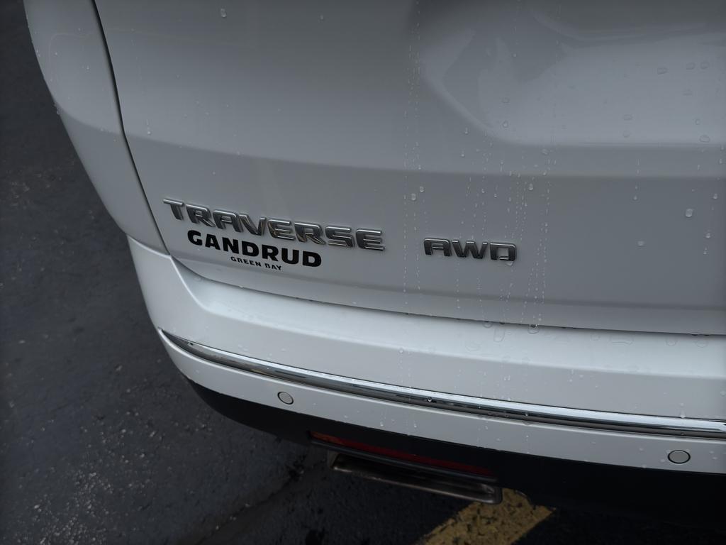 used 2022 Chevrolet Traverse car, priced at $37,690