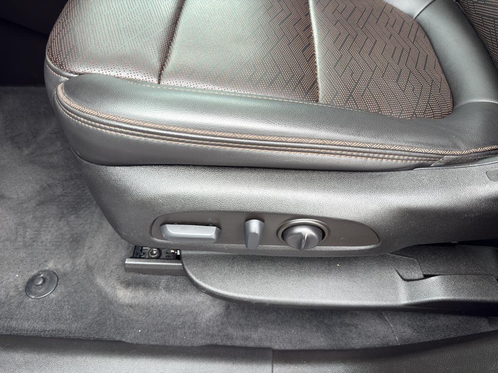 used 2022 Chevrolet Traverse car, priced at $37,690