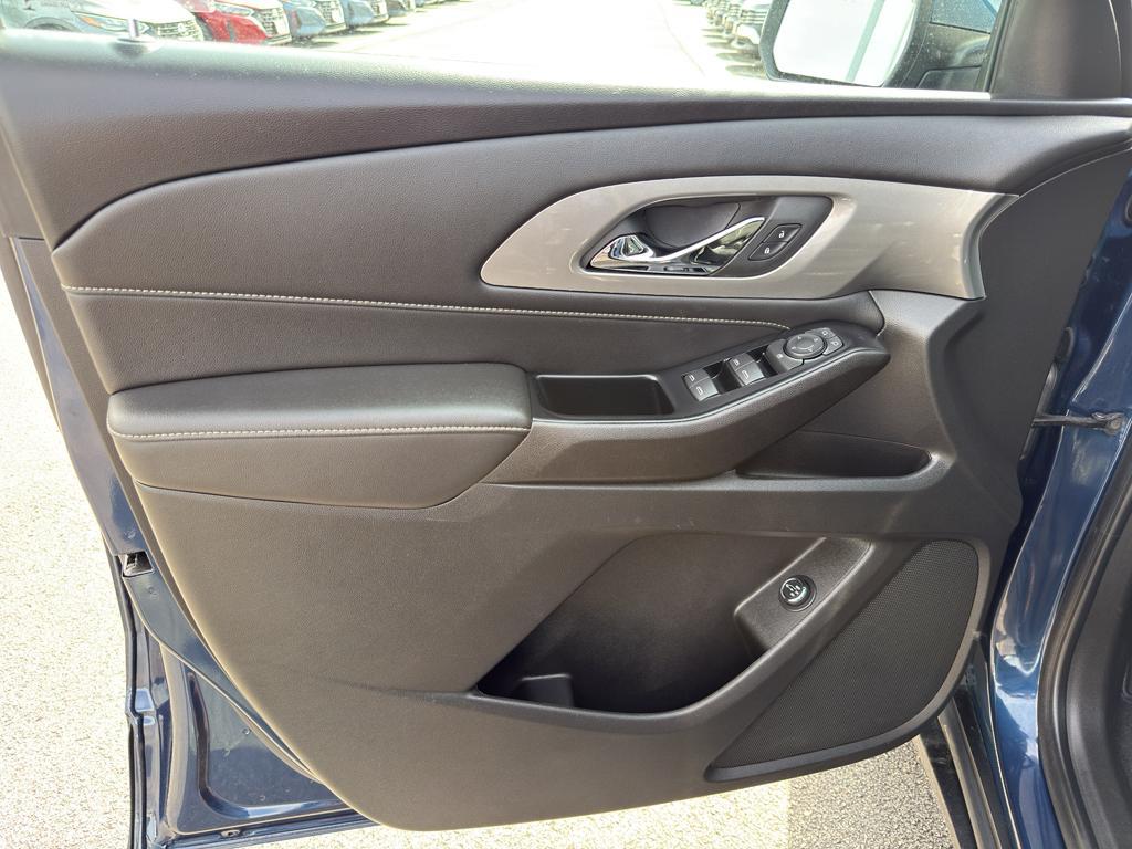 used 2023 Chevrolet Traverse car, priced at $34,690