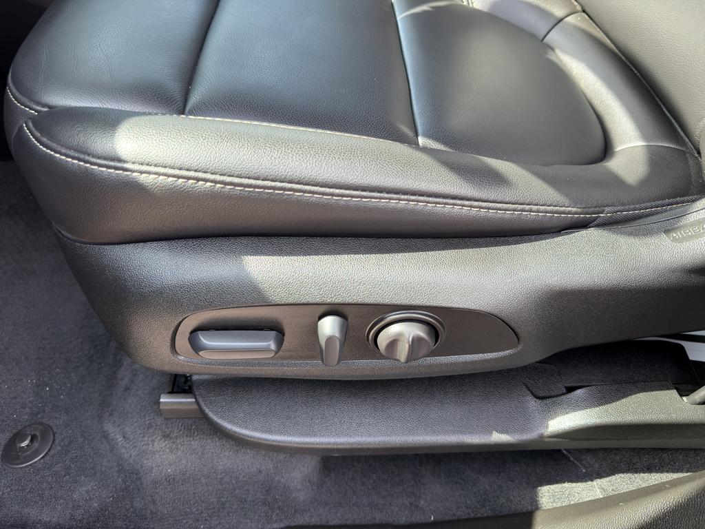 used 2023 Chevrolet Traverse car, priced at $34,690
