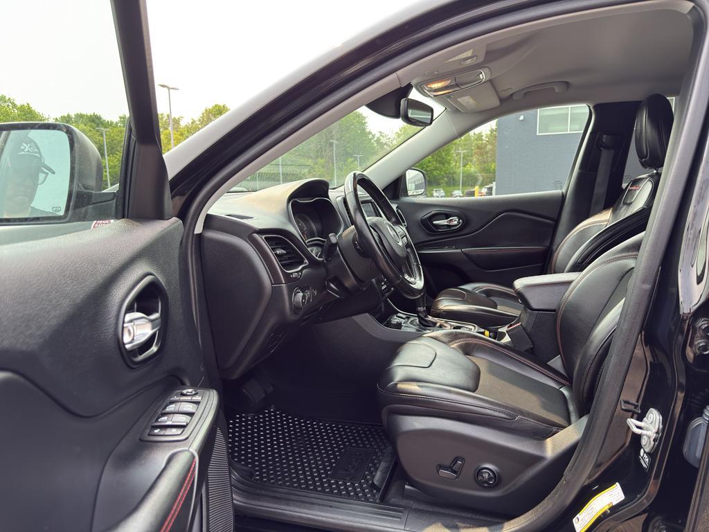 used 2021 Jeep Cherokee car, priced at $23,395