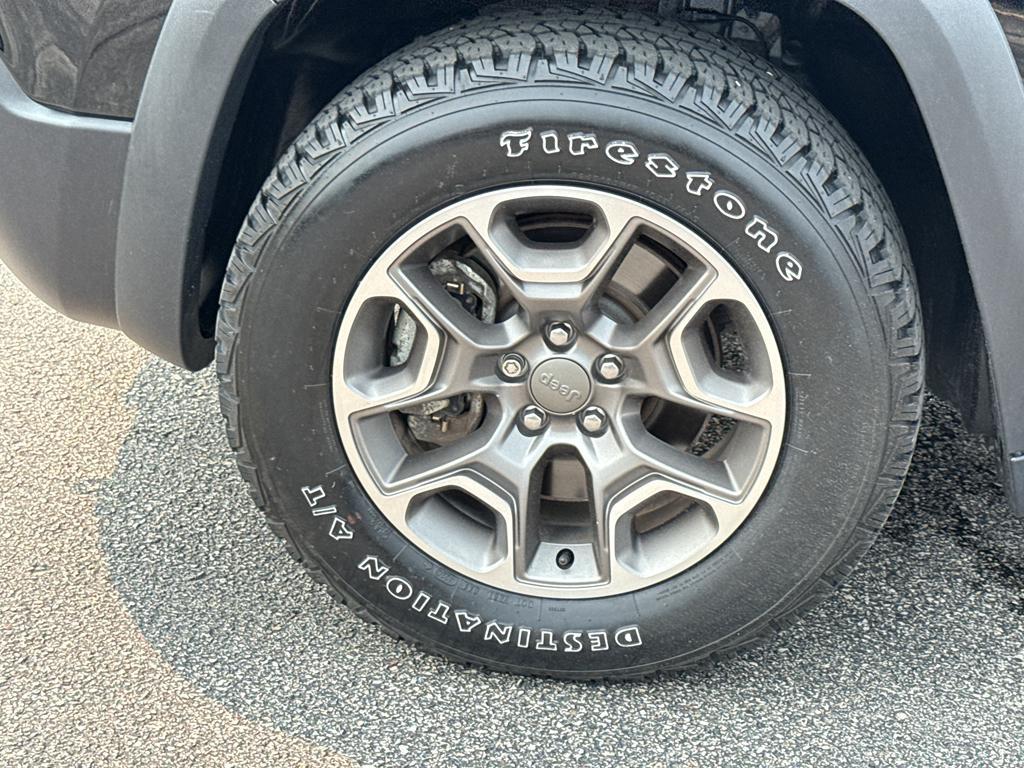 used 2021 Jeep Cherokee car, priced at $23,395
