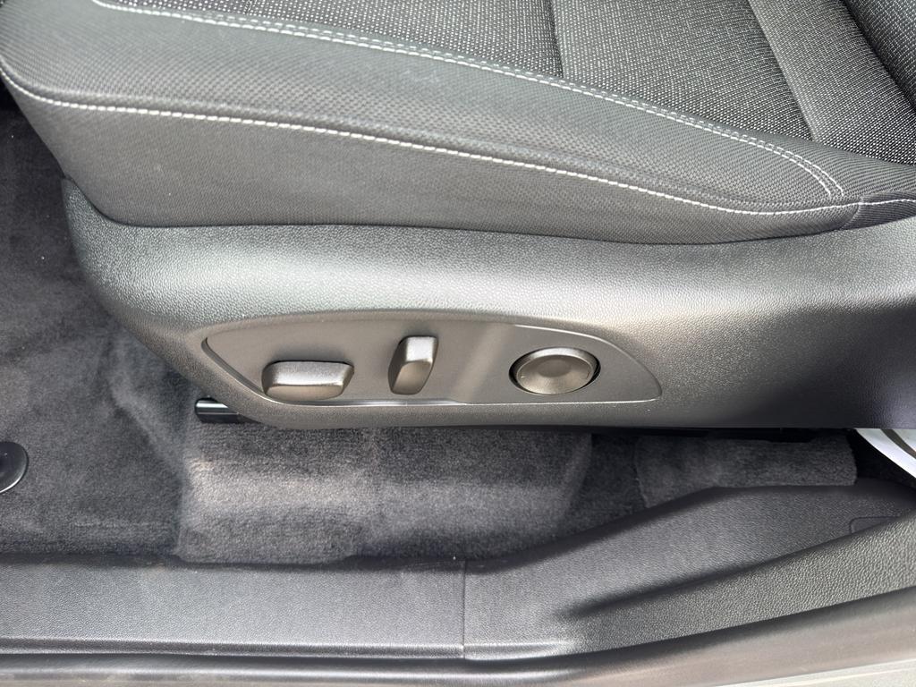 used 2025 Chevrolet Traverse car, priced at $41,990