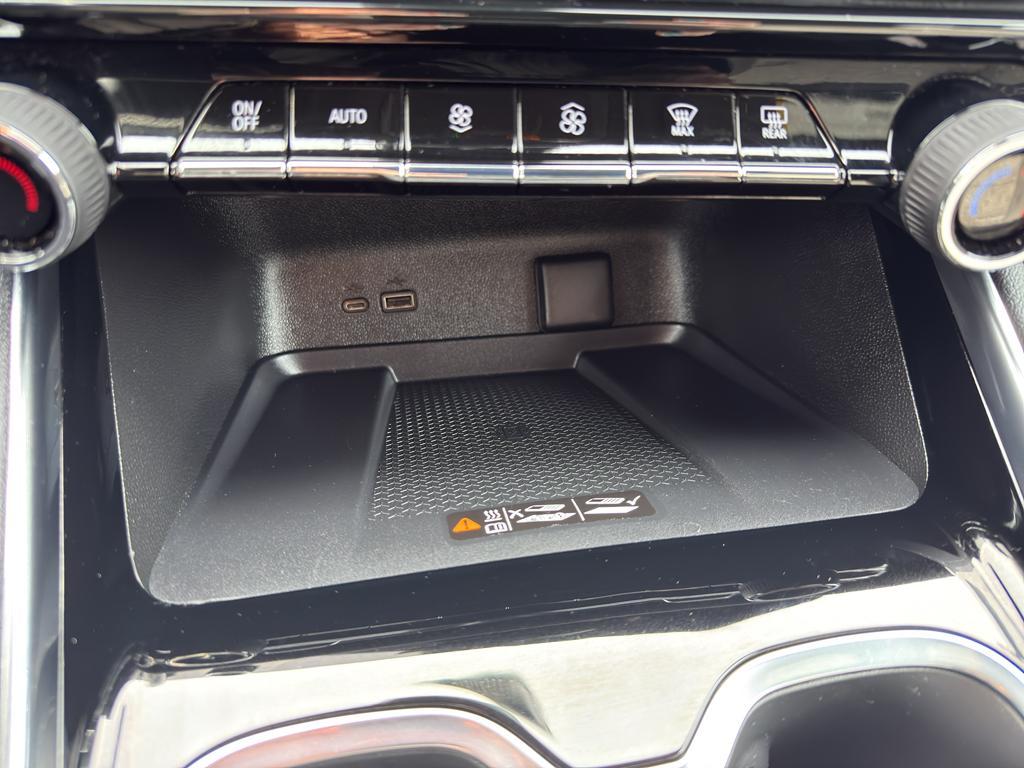 used 2025 Chevrolet Traverse car, priced at $41,990