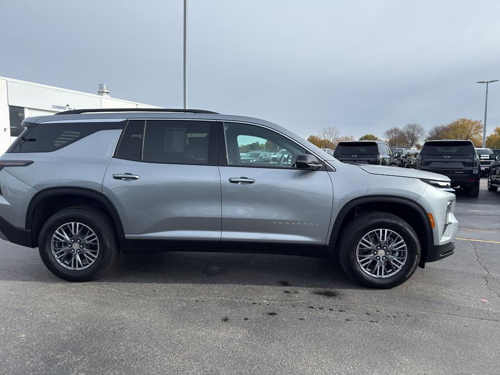 used 2025 Chevrolet Traverse car, priced at $41,990