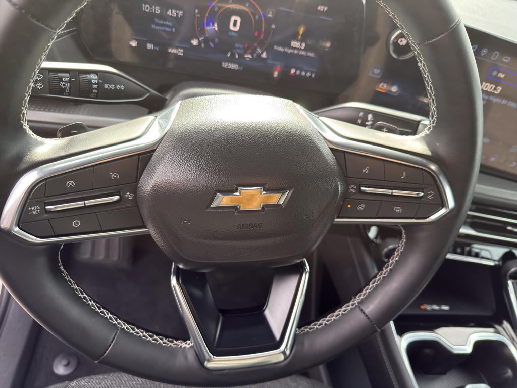 used 2025 Chevrolet Traverse car, priced at $41,990