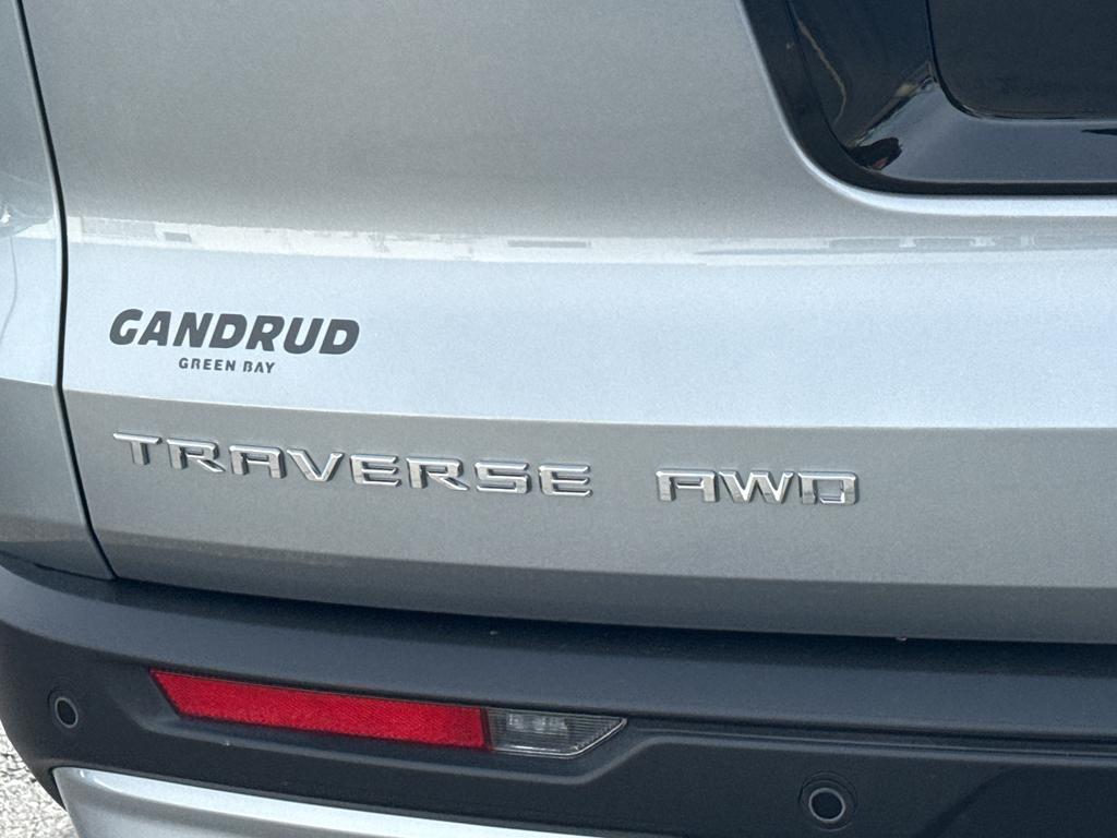 used 2025 Chevrolet Traverse car, priced at $41,990