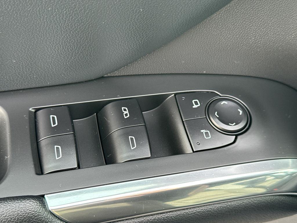 used 2025 Chevrolet Traverse car, priced at $41,990