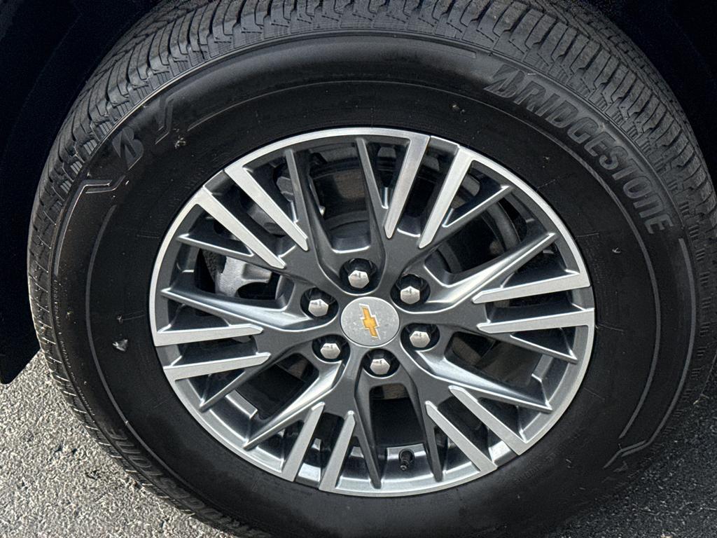 used 2025 Chevrolet Traverse car, priced at $41,990