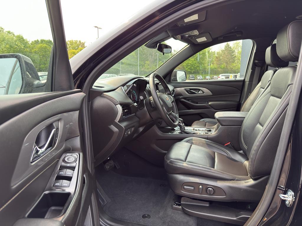 used 2023 Chevrolet Traverse car, priced at $34,290