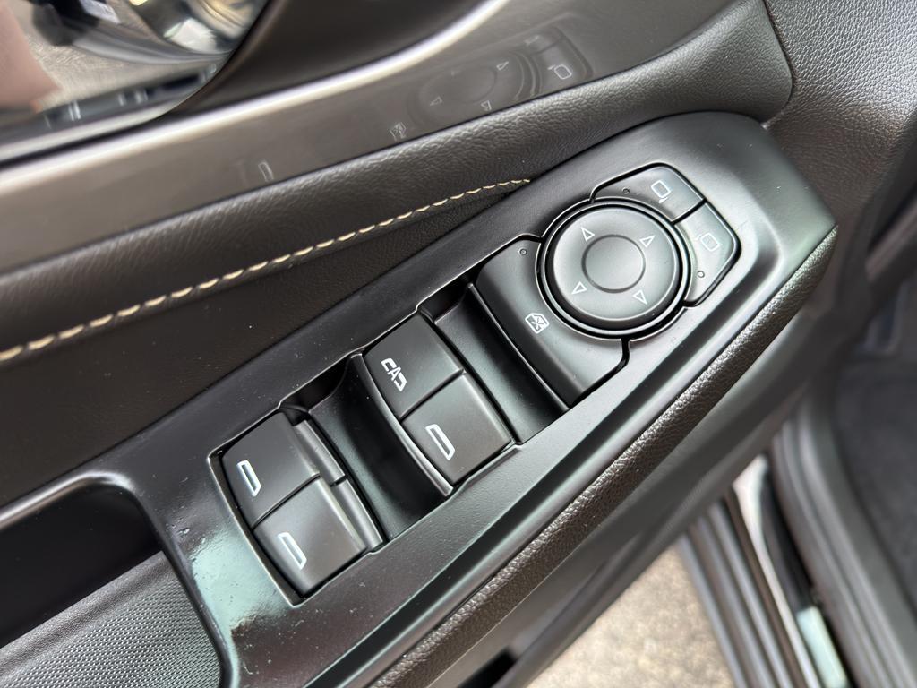 used 2023 Chevrolet Traverse car, priced at $34,290