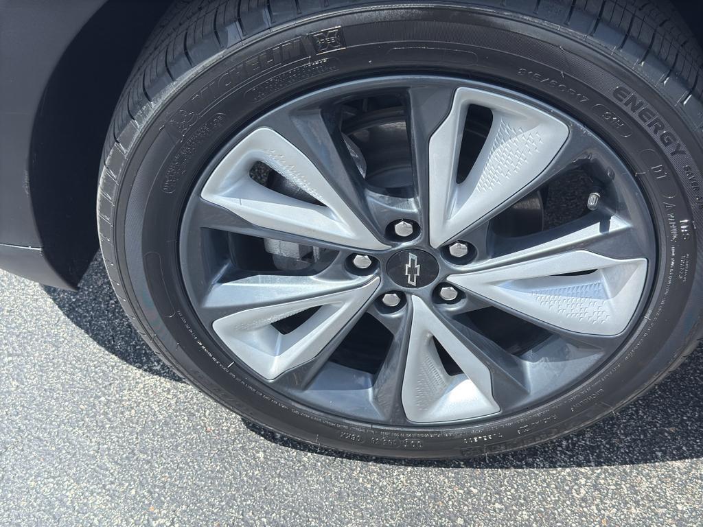 used 2022 Chevrolet Bolt EUV car, priced at $20,990