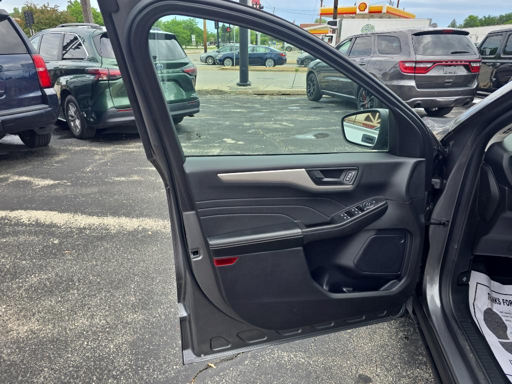 used 2022 Ford Escape car, priced at $17,999
