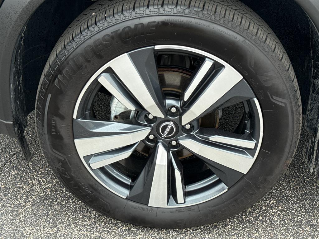 used 2024 Nissan Rogue car, priced at $31,890