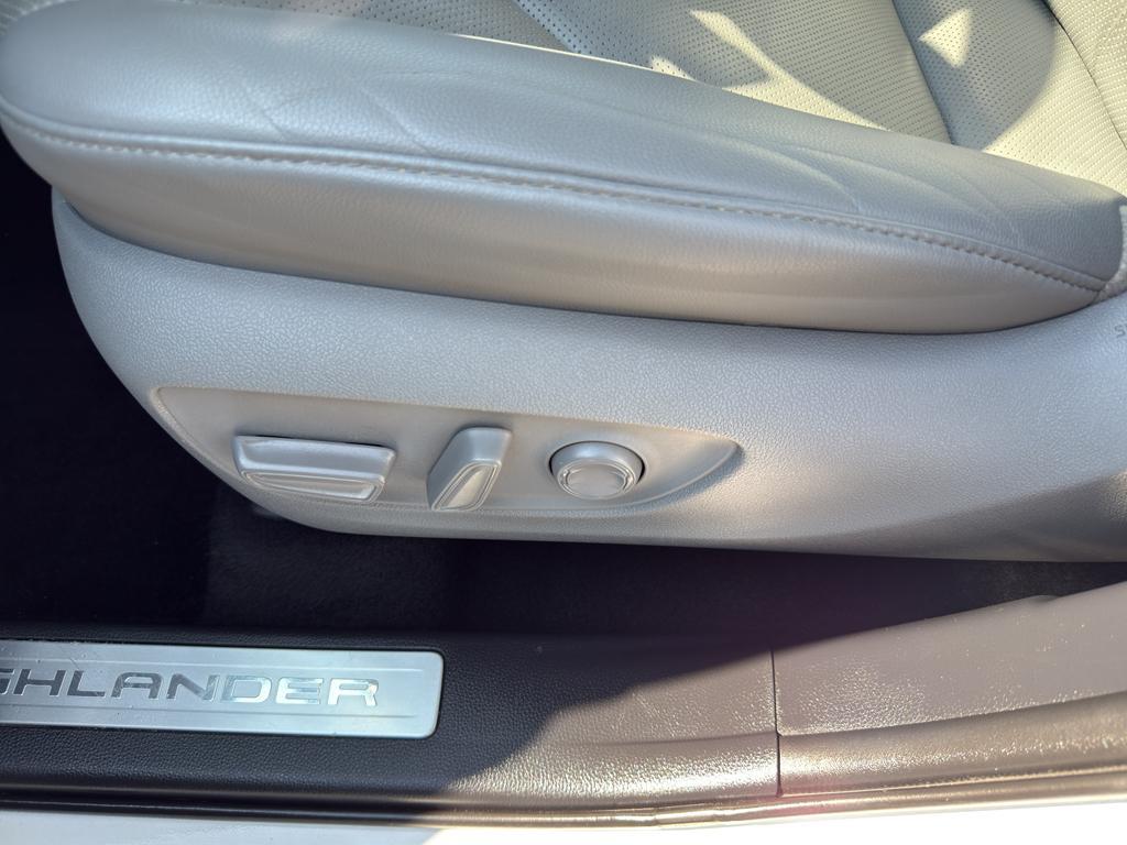 used 2020 Toyota Highlander car, priced at $33,995
