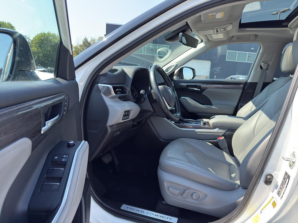 used 2020 Toyota Highlander car, priced at $33,995