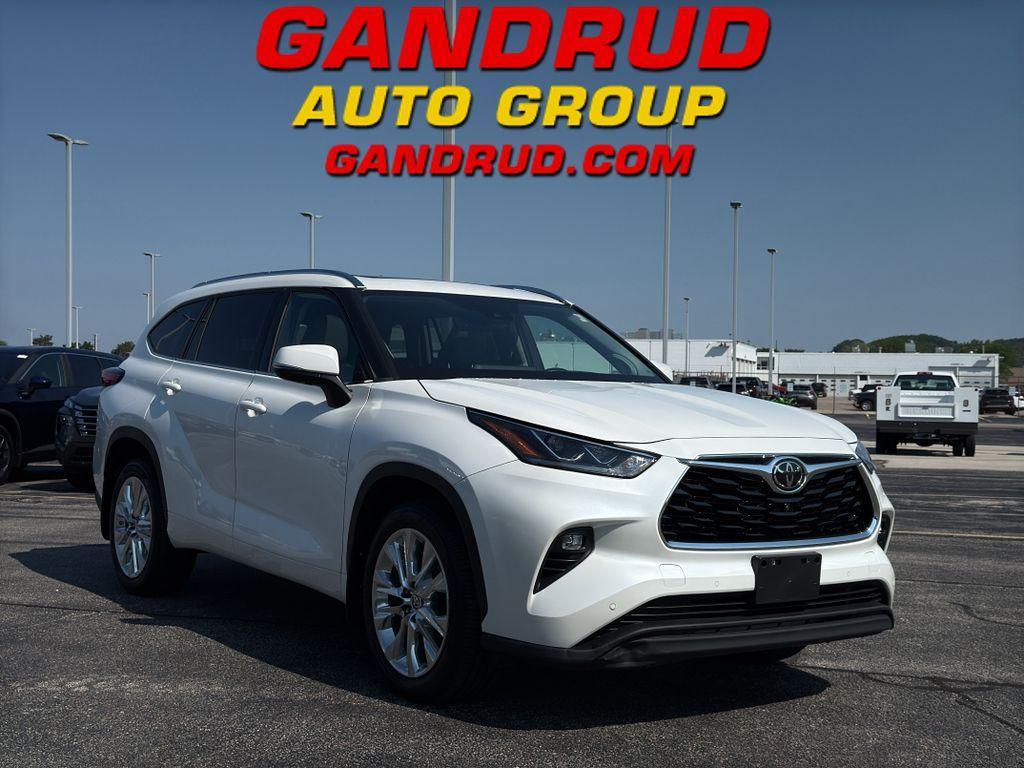used 2020 Toyota Highlander car, priced at $33,995