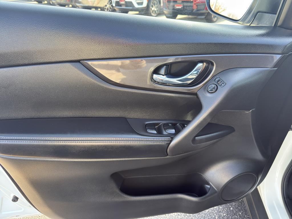 used 2019 Nissan Rogue car, priced at $17,295