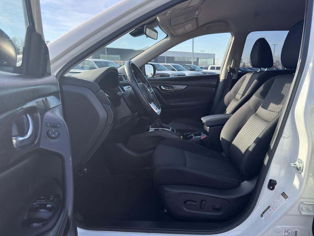 used 2019 Nissan Rogue car, priced at $17,295
