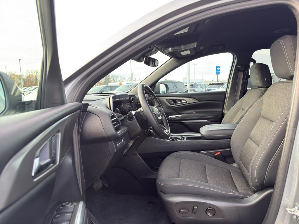 used 2024 Chevrolet Traverse car, priced at $37,990