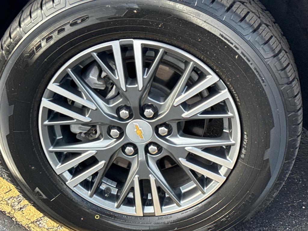 used 2024 Chevrolet Traverse car, priced at $37,990