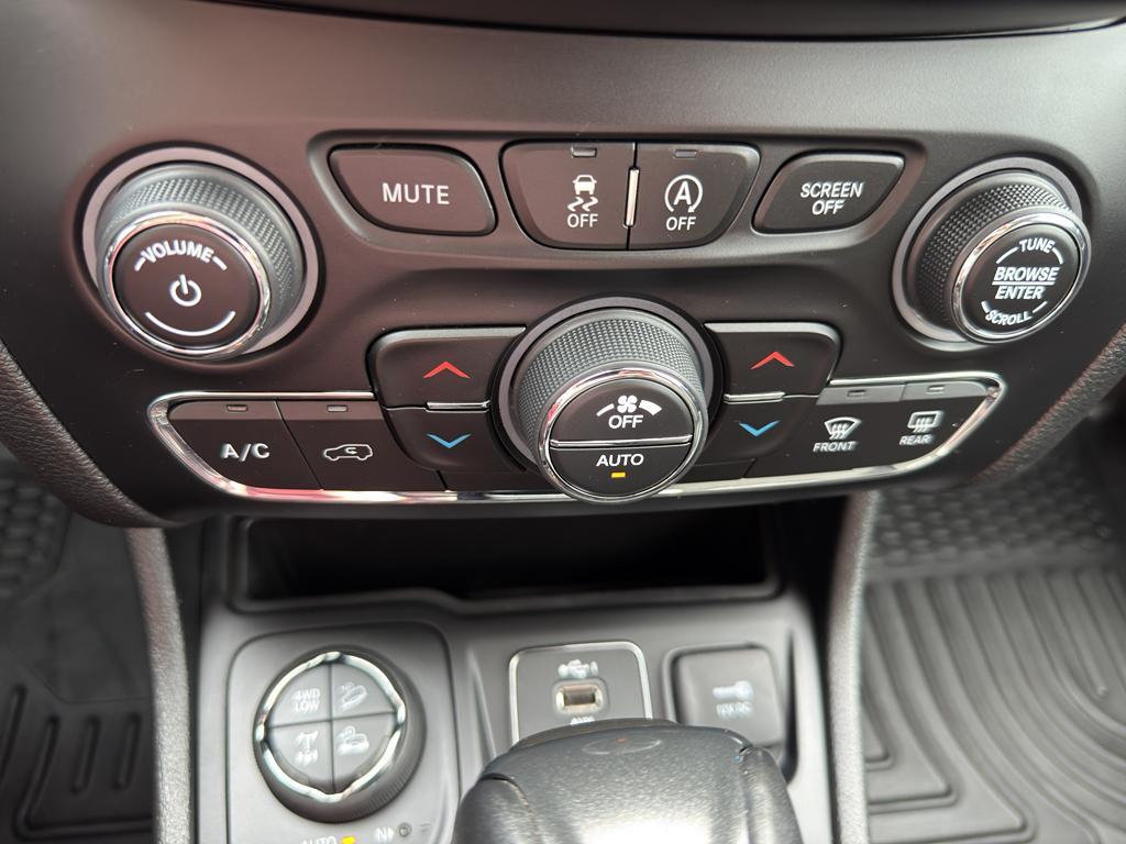 used 2021 Jeep Cherokee car, priced at $22,695