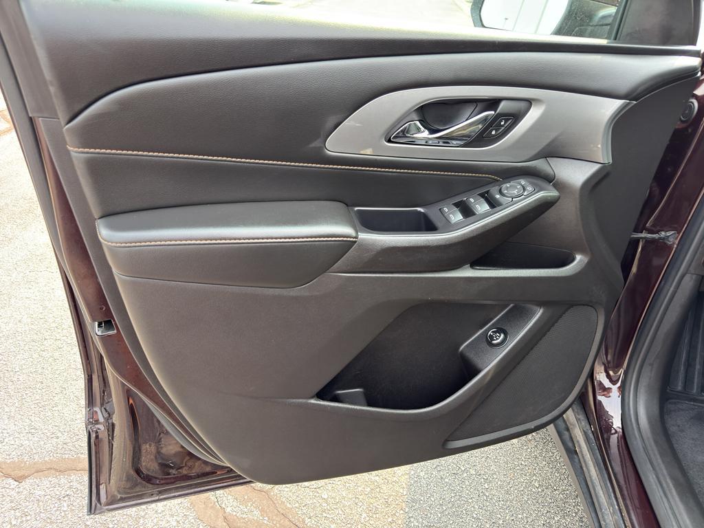 used 2021 Chevrolet Traverse car, priced at $29,290