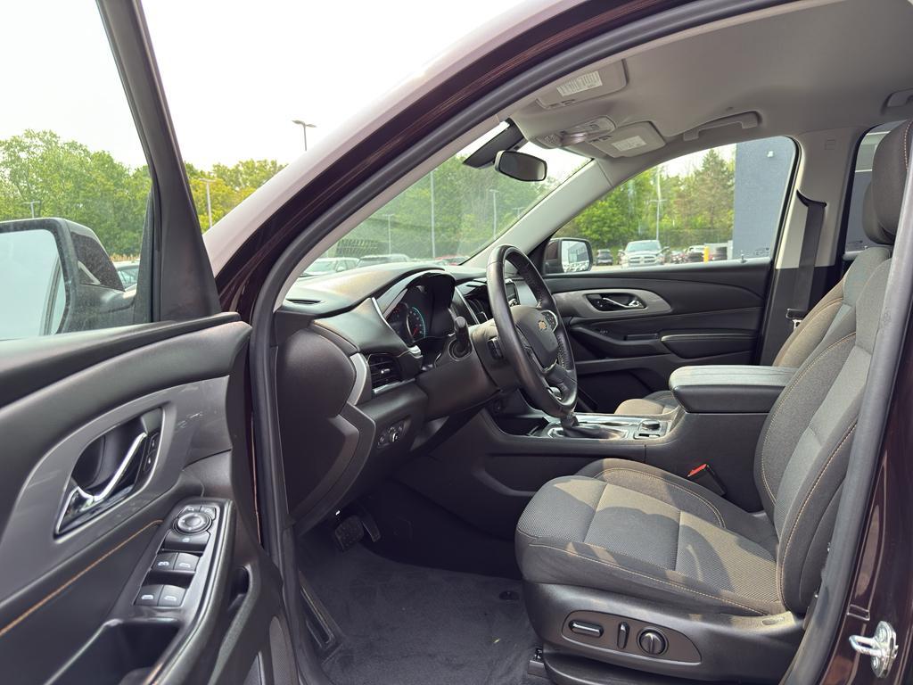 used 2021 Chevrolet Traverse car, priced at $29,290
