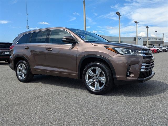 used 2019 Toyota Highlander car, priced at $30,734