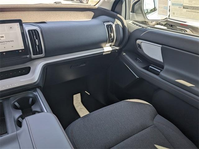 new 2025 Ford Expedition car, priced at $62,075