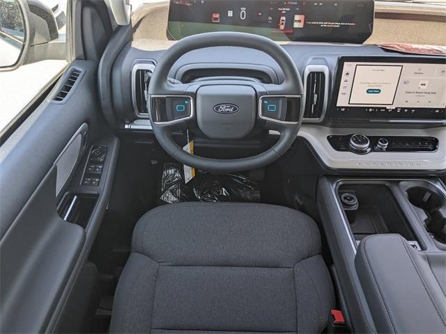 new 2025 Ford Expedition car, priced at $62,075