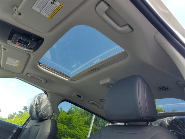 new 2025 Kia Carnival Hybrid car, priced at $53,616