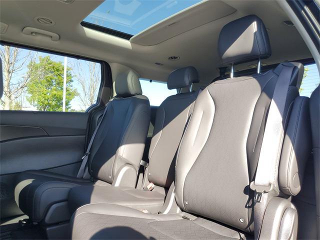 new 2025 Kia Carnival Hybrid car, priced at $50,509
