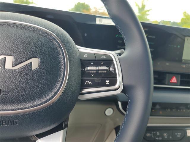 new 2026 Kia Carnival Hybrid car, priced at $43,472