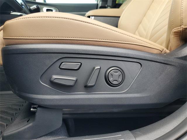 new 2025 Kia Sorento car, priced at $43,985
