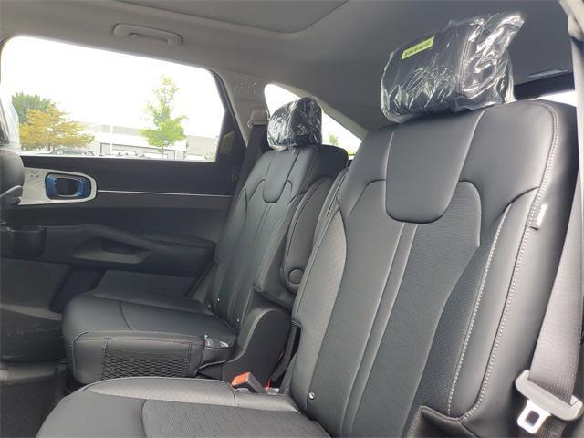 new 2025 Kia Sorento Hybrid car, priced at $40,043