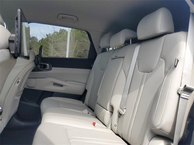 new 2025 Kia Sorento car, priced at $37,179