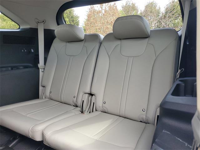 new 2025 Kia Sorento car, priced at $37,179